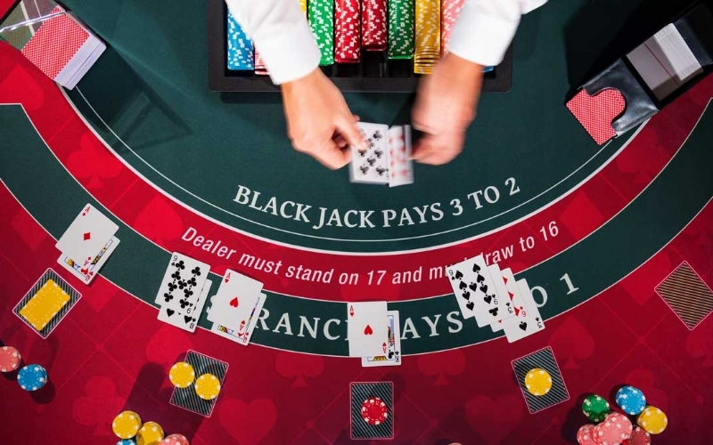 Natural là gì? Trường hợp thắng ngay lập tức trong Baccarat và Blackjack.