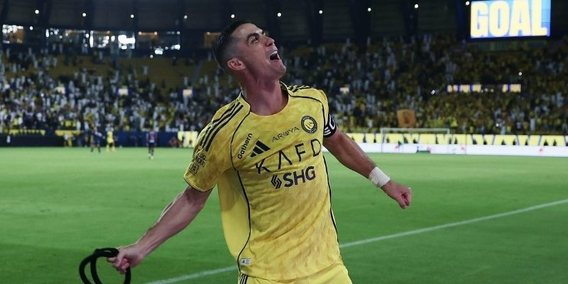 Pha ăn mừng bàn thắng của Ronaldo "béo"