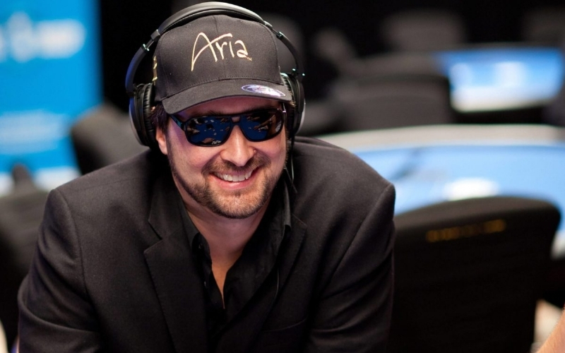 Phil Hellmuth Là Ai? "The Poker Brat" nắm giữ kỷ lục 17 vòng đeo tay WSOP