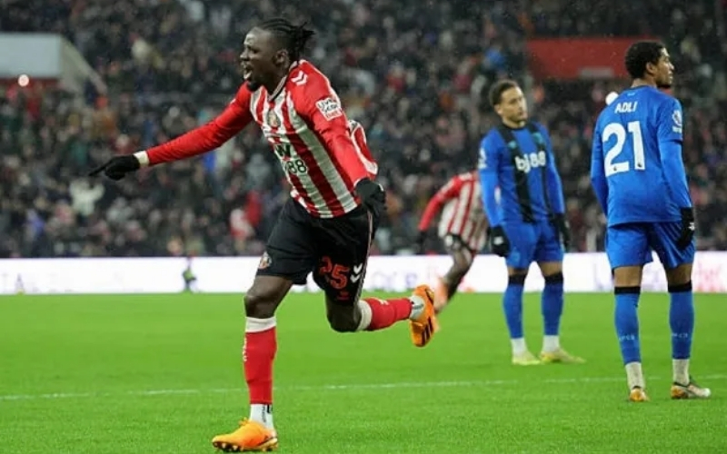 Sunderland - Bournemouth (3-2): Màn Ngược Dòng Điên Rồ: Sunderland Lội Ngược Dòng Kịch Tính.