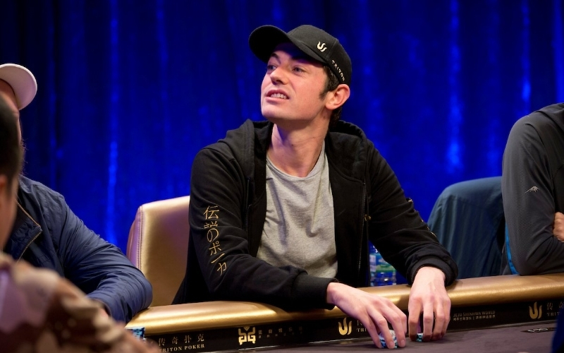 Tham gia các giải đấu live và thành tích