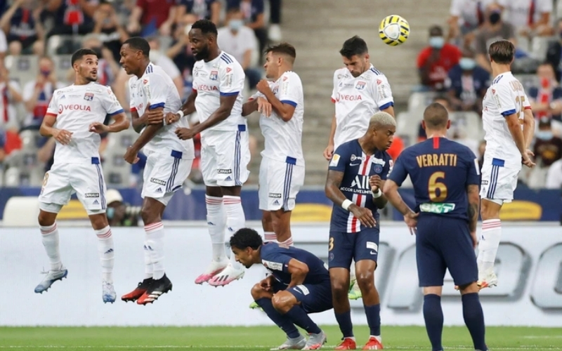 PSG chật vật giành chiến thắng trên sân Lyon rạng sáng