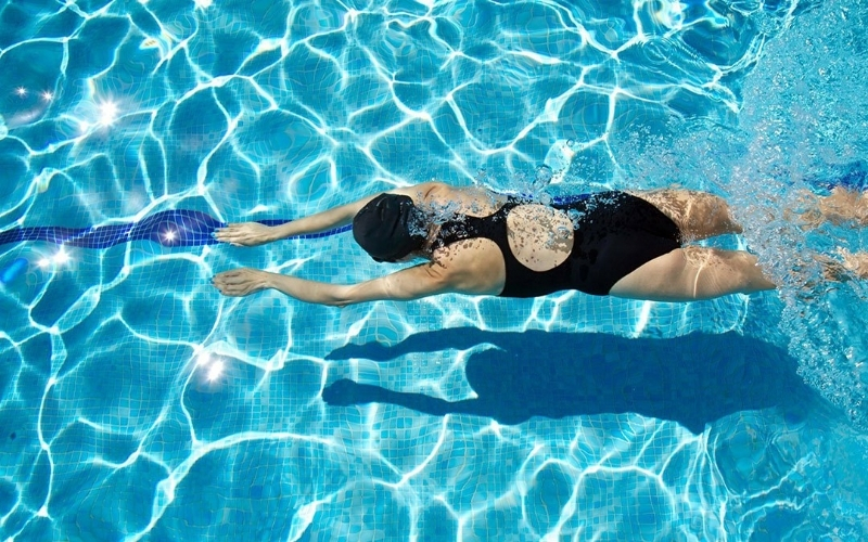 Tác dụng kỳ diệu của việc bơi lội đối với cột sống